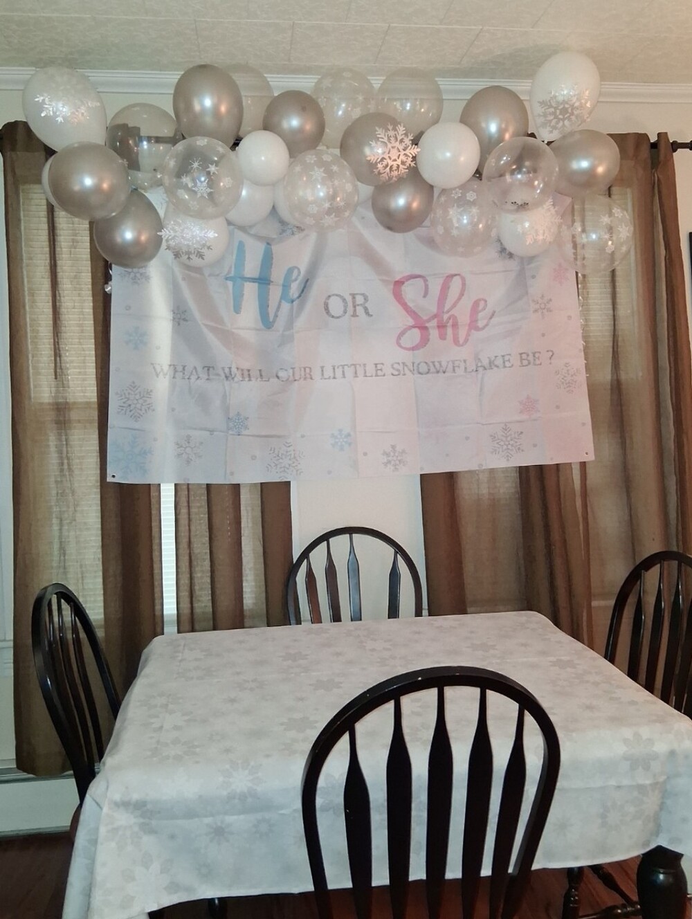 Gender Reveal Snowflake Banner with Silver & White Tablecloth And Ballon Set